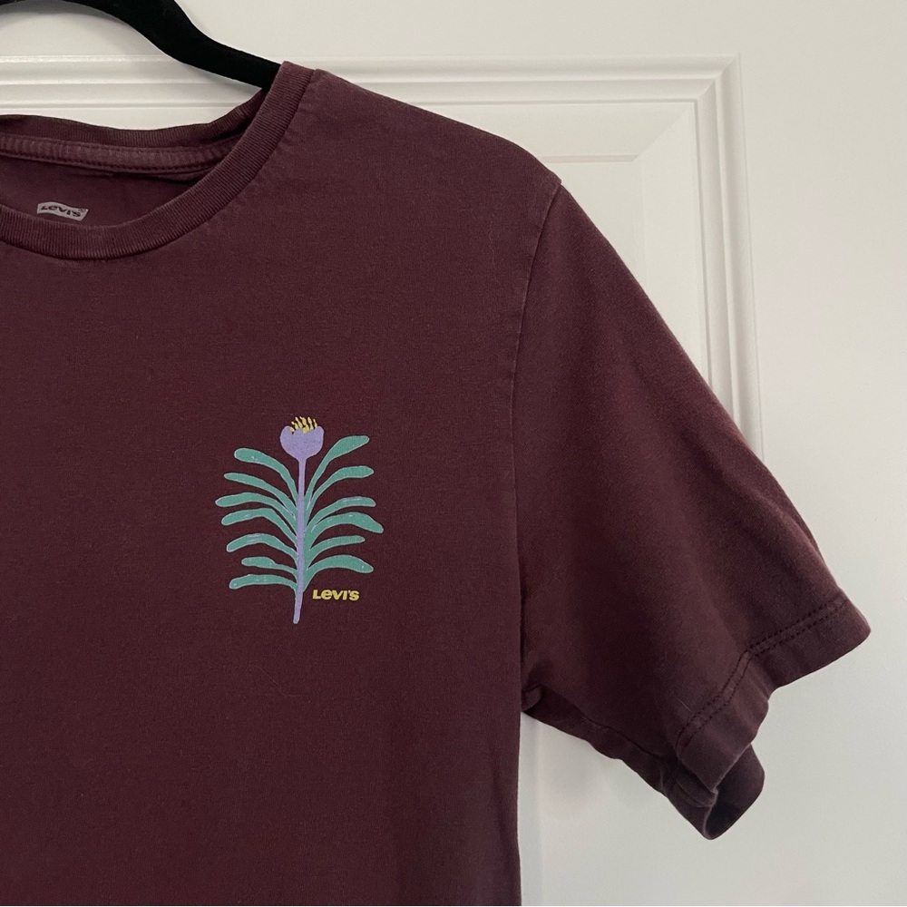 Levi's Burgundy Graphic Tee - Picture 3 of 6
